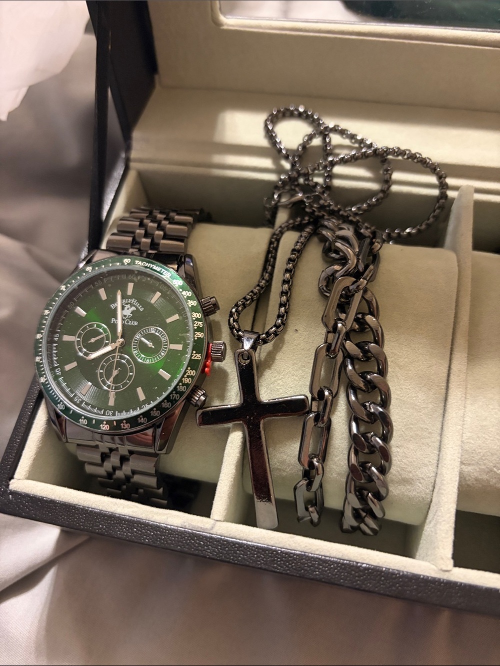 Men’s Beverly Hills polo club 1 watch 2 bracket and 1 necklace set